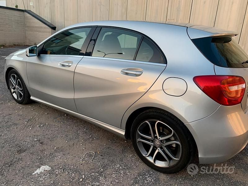 Usata Mercedes A180 109 CV (80 kW) 2014 Grigio Berlina
