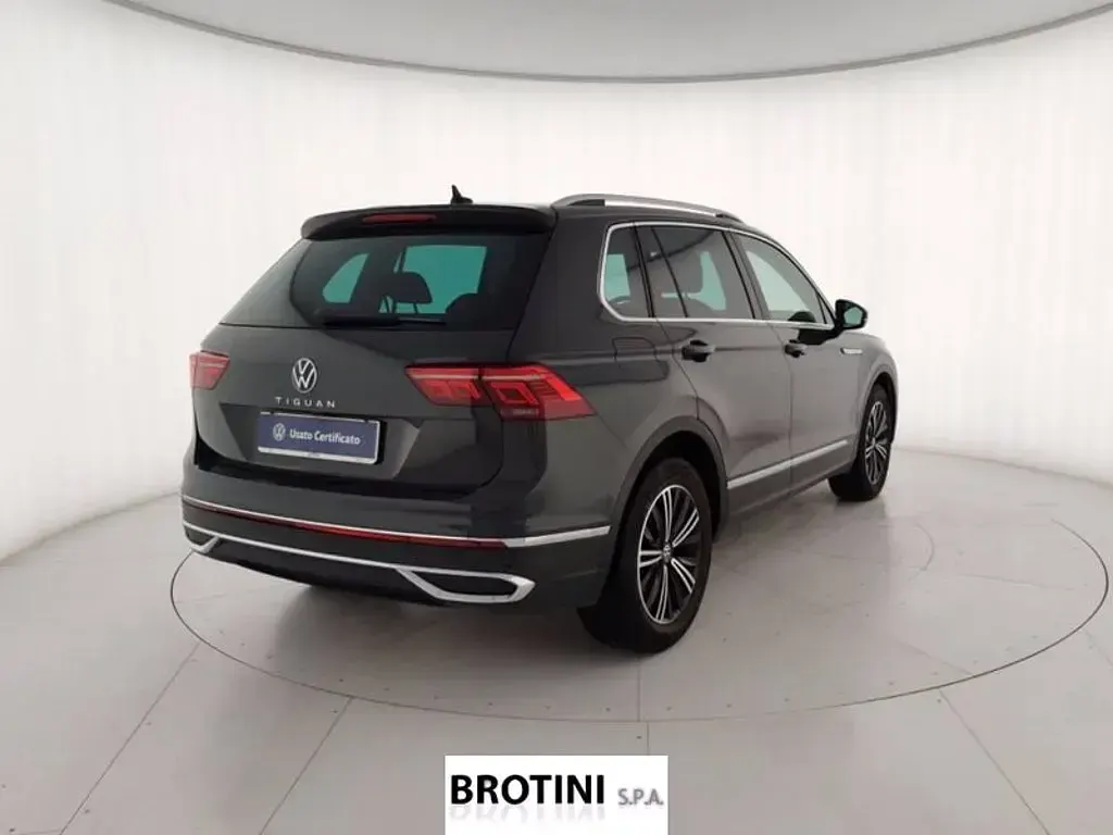 Gebraucht VW Tiguan Elegance 150 PS (110 kW) 2023 Grau SUV