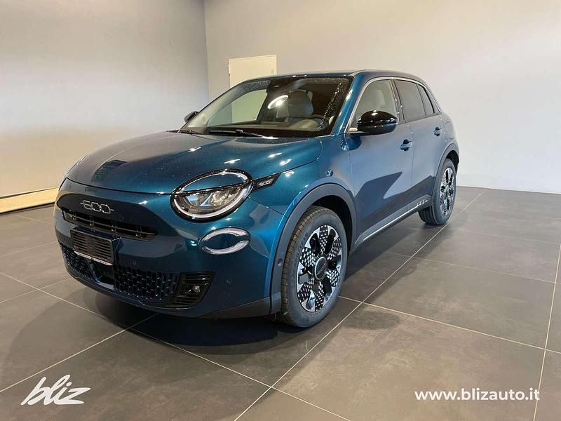 Verde mare (metallizzato) Usata 2024 Fiat 600 La Prima SUV | 22.900 € (Buon prezzo) - Immagine 1/4