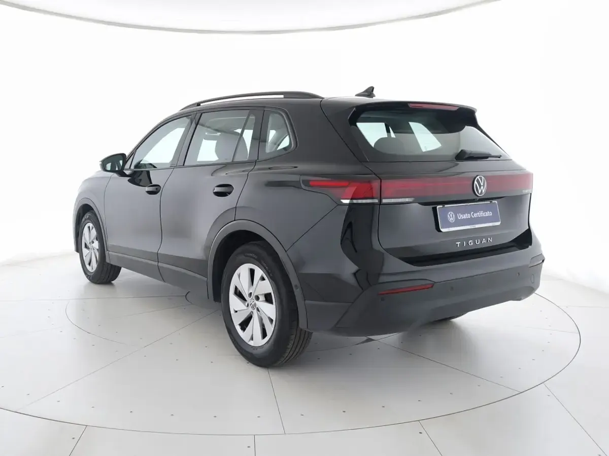 Usata VW Tiguan Life 150 CV (110 kW) 2025 Grenadill black metallizzato SUV