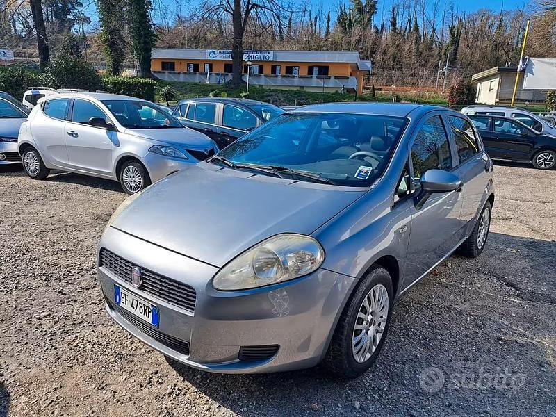 Usata Fiat Grande Punto 65 CV (47 kW) 2010 Grigio Utilitaria