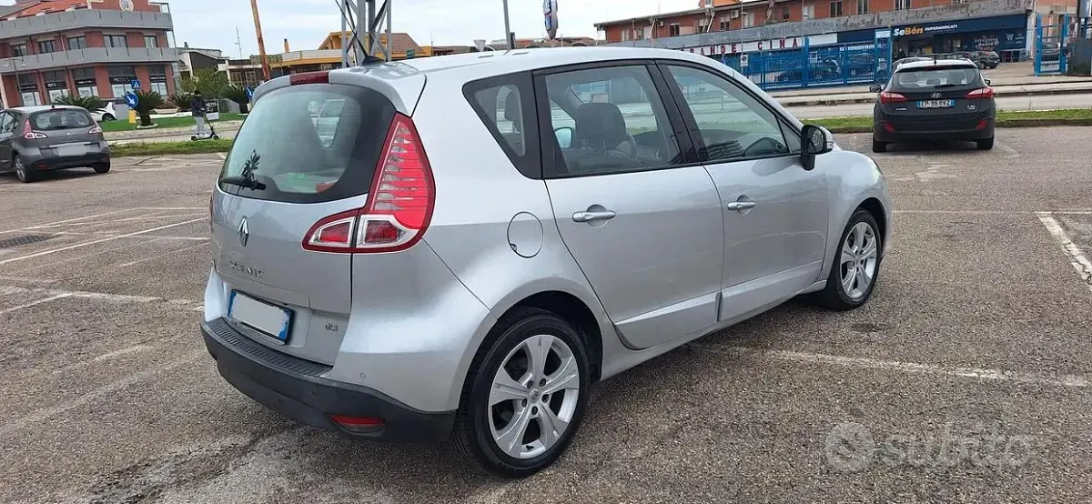 Usata Renault Scénic III Luxe 130 CV (95 kW) 2012 Grigio Monovolume