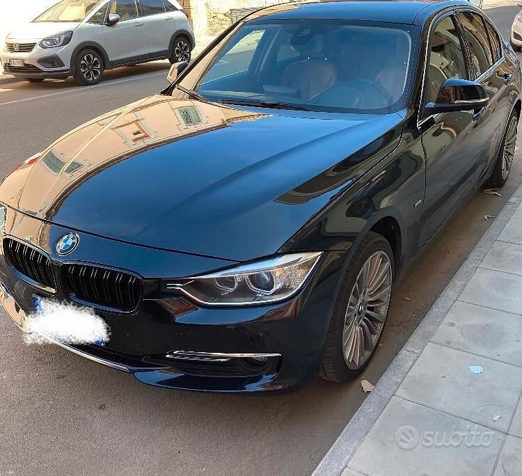 Nero Usata 2012 BMW 320 Luxury Line Tre volumi | 8950 € (Buon prezzo) - Immagine 1/4