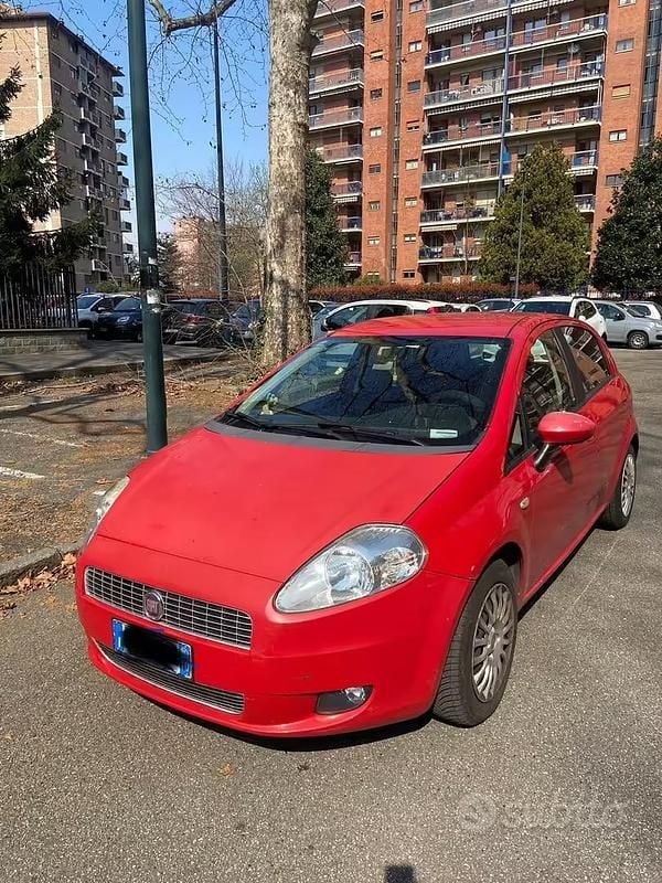 Usata Fiat Grande Punto 65 CV (47 kW) 2008 Rosso Utilitaria