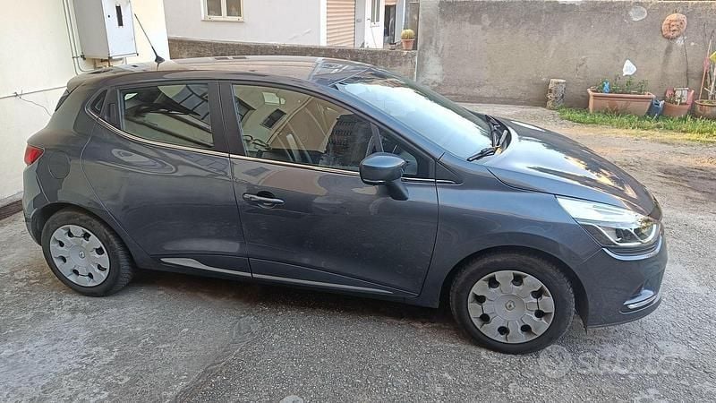Usata Renault Clio IV Zen 75 CV (55 kW) 2018 Grigio Utilitaria