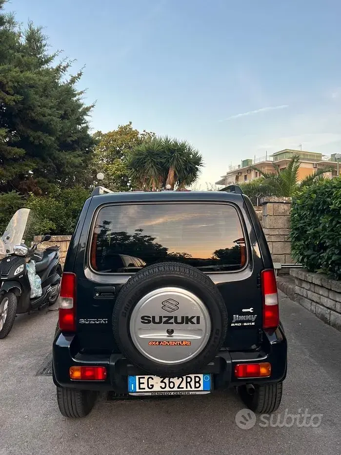 Usata Suzuki Jimny 85 CV (62 kW) 2011 Nero SUV