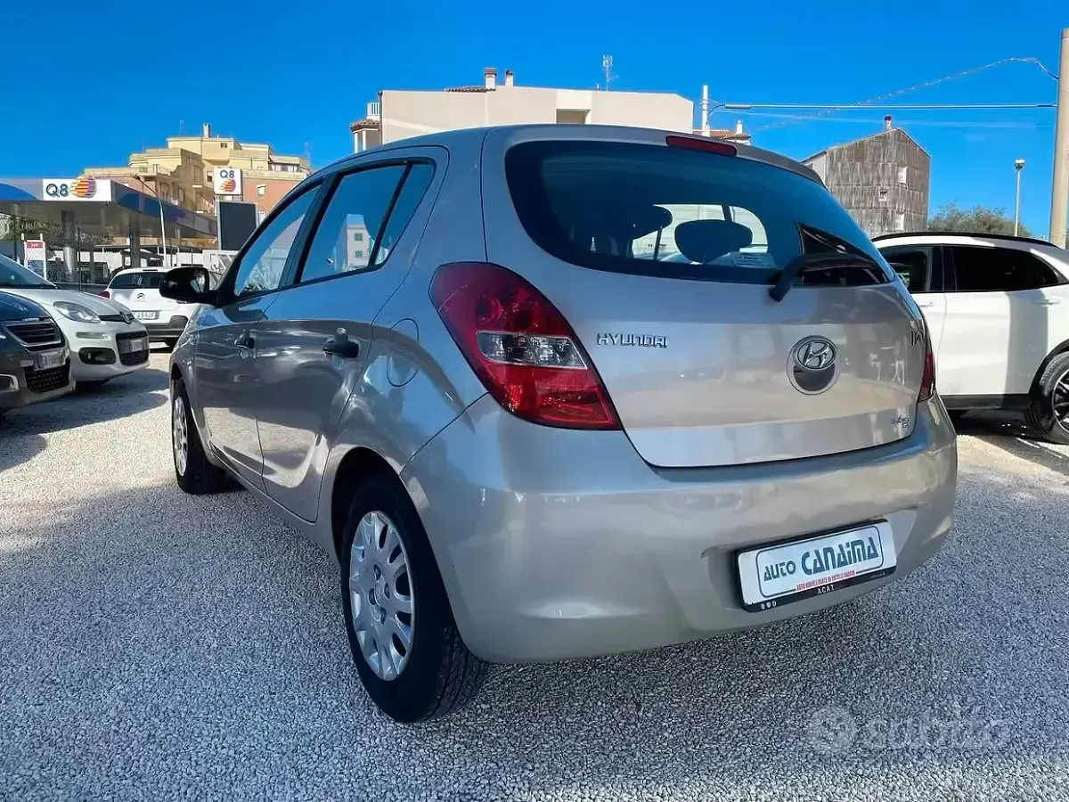 Usata Hyundai i20 78 CV (57 kW) 2010 Grigio Utilitaria