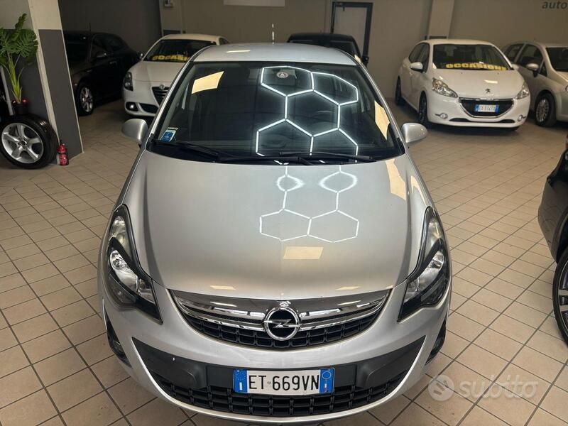 Usata Opel Corsa Edition 85 CV (62 kW) 2014 Bianco Berlina