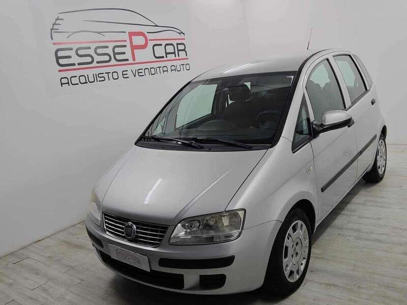 Grigio Usata 2011 Fiat Idea Dynamic Monovolume | 4100 € (Buon prezzo) - Immagine 1/4
