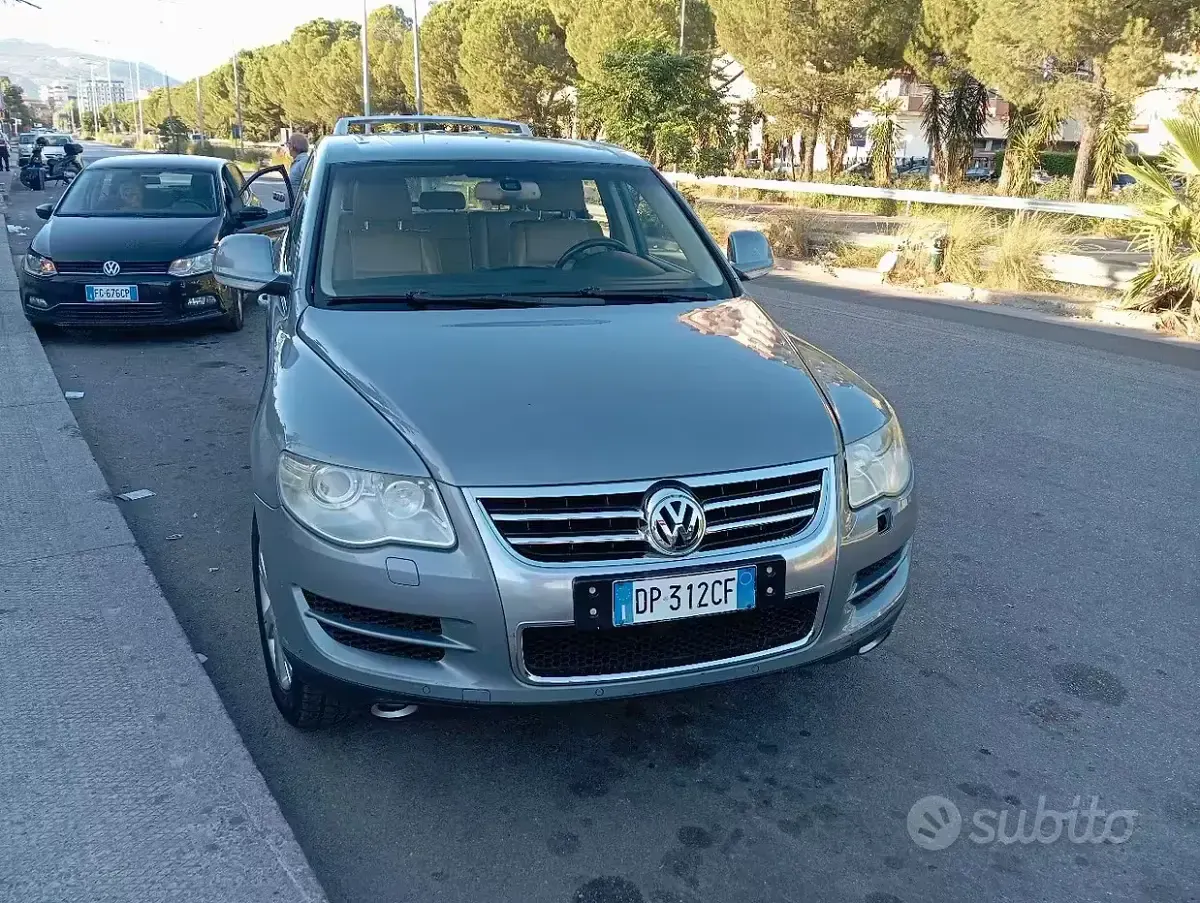 Usata VW Touareg 176 CV (129 kW) 2008 Grigio SUV