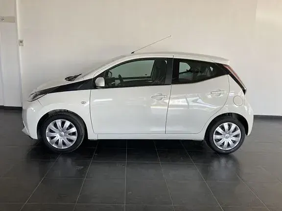 Usata Toyota Aygo X-play 69 CV (50 kW) 2016 Bianco Utilitaria