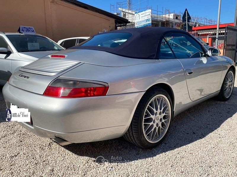 Usata Porsche 911 Carrera Cabriolet 300 CV (220 kW) 2001 Argento Cabrio