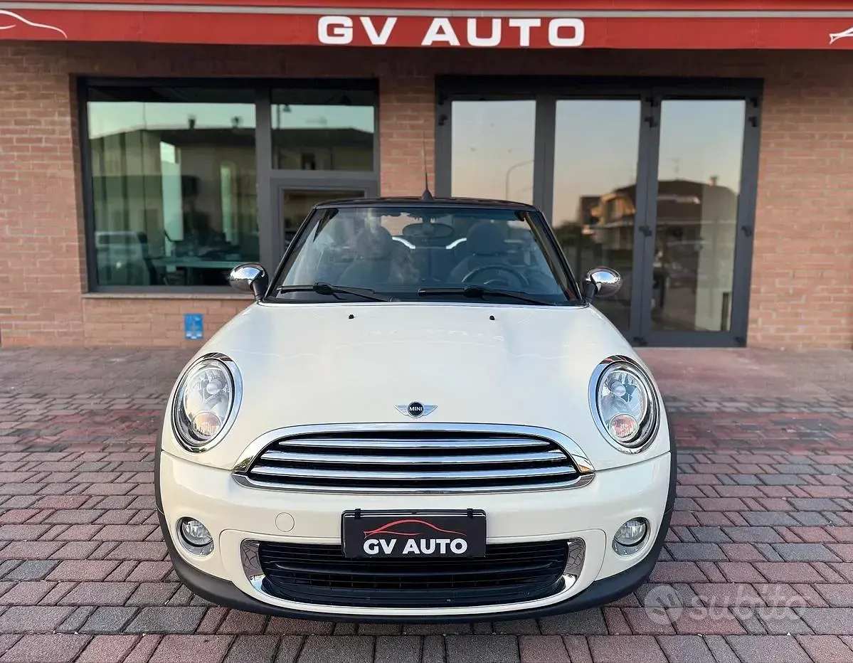 Usata Mini One Cabriolet 98 CV (72 kW) 2012 Beige Cabrio