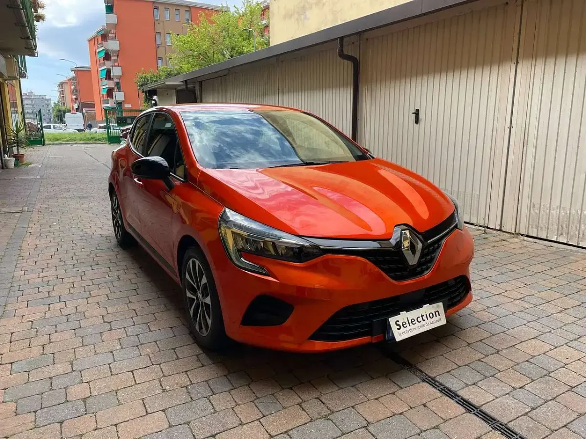 Usado Renault Clio V Equilibre 67 CV (49 kW) 2023 Naranja Berlina