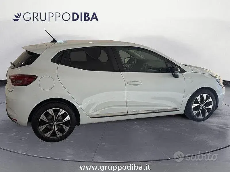 Usata Renault Clio V Business 101 CV (74 kW) 2023 Bianco Berlina
