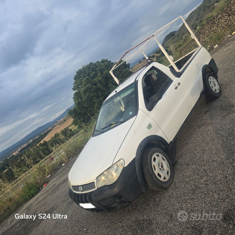 Usata Fiat Strada 90 CV (66 kW) 2009 Bianco Pick-up
