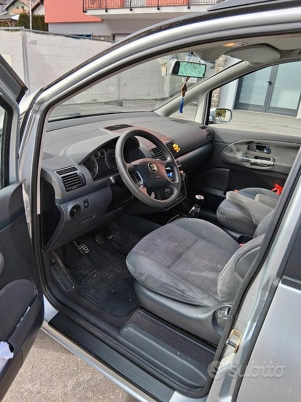 Usata Seat Alhambra 130 CV (95 kW) 2005 Grigio Monovolume