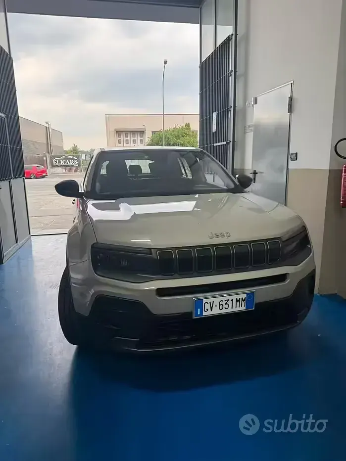 Usata Jeep Avenger Longitude 101 CV (74 kW) 2024 Beige SUV