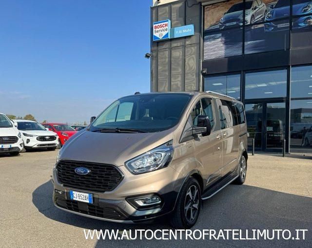 Usata Ford Tourneo Active 185 CV (136 kW) 2022 Grigio Monovolume