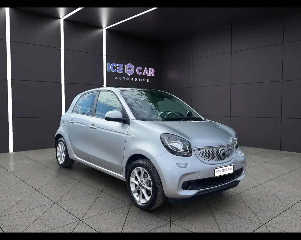 Usata Smart ForFour Passion 71 CV (52 kW) 2016 Grigio Utilitaria