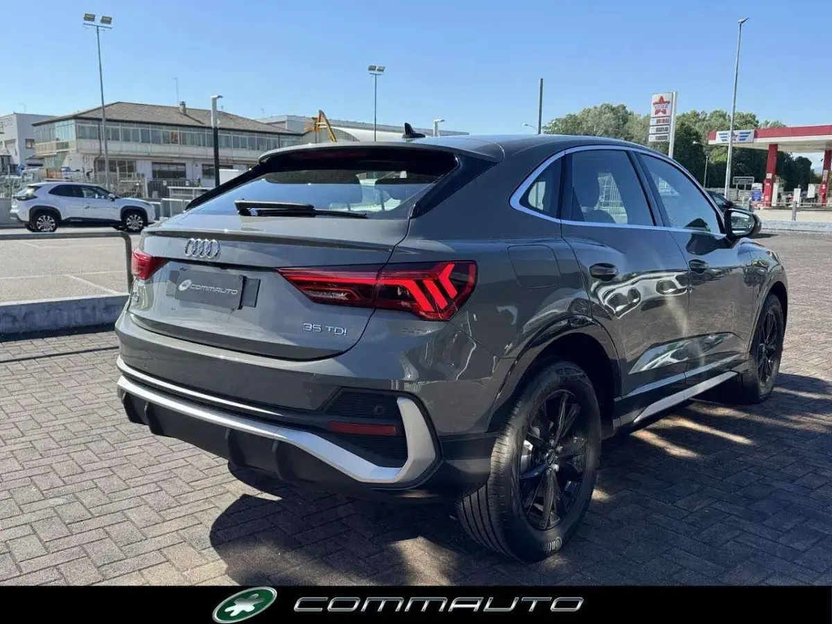 Usata Audi Q3 S-Line 150 CV (110 kW) 2024 Grigio SUV