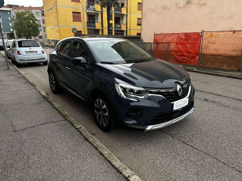 Usata Renault Captur Zen 101 CV (74 kW) 2020 Blu SUV