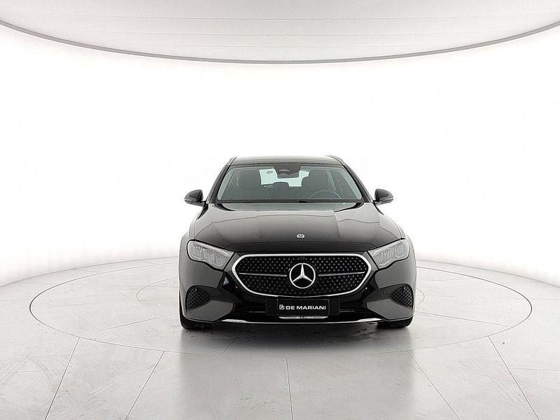 Usata Mercedes 220 Advanced 197 CV (144 kW) 2024 Nero Station wagon