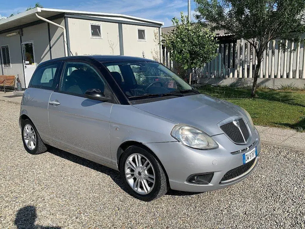 Usata Lancia Ypsilon 60 CV (44 kW) 2009 Grigio Utilitaria