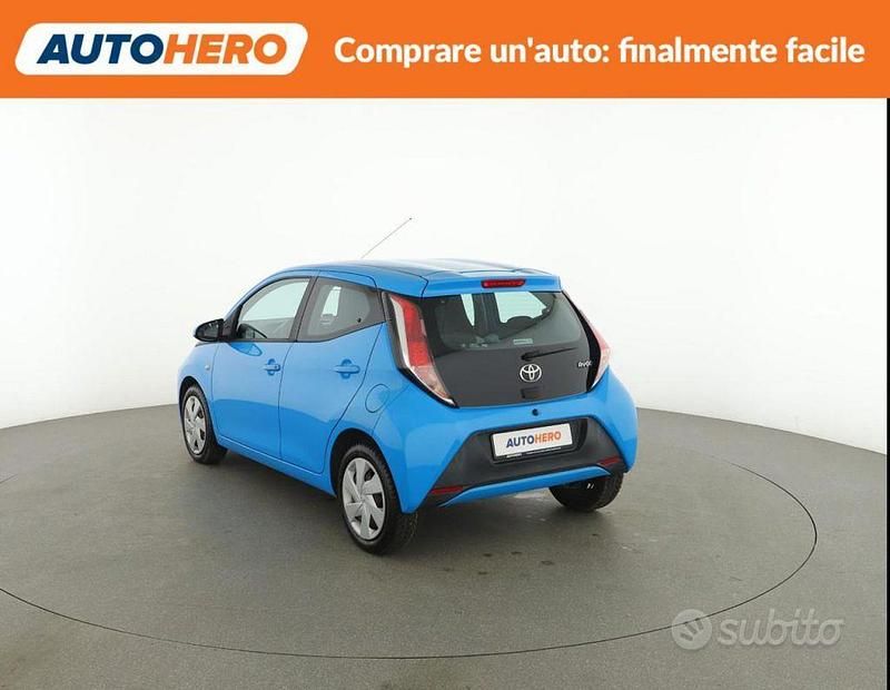 Usata Toyota Aygo Cool 69 CV (50 kW) 2016 Blu Utilitaria