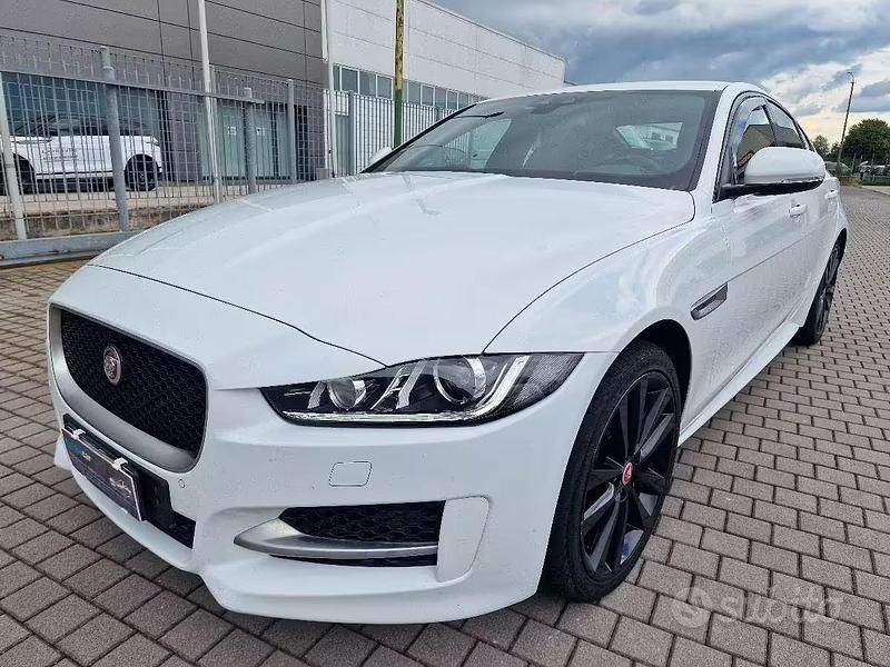 Usata Jaguar XE R-Sport 240 CV (176 kW) 2017 Bianco Berlina