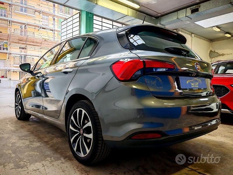 Usata Fiat Tipo Lounge 120 CV (88 kW) 2017 Grigio Berlina