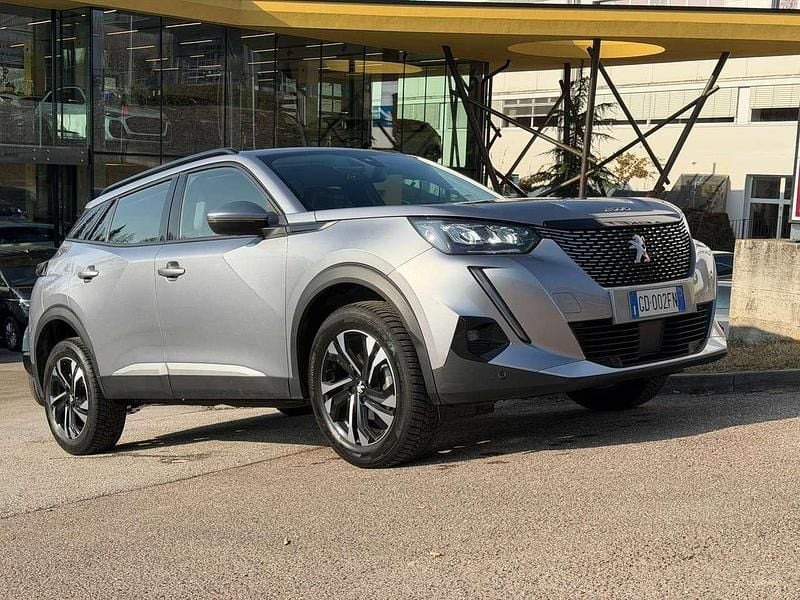 Usata Peugeot 2008 Allure 102 CV (75 kW) 2021 Argento SUV