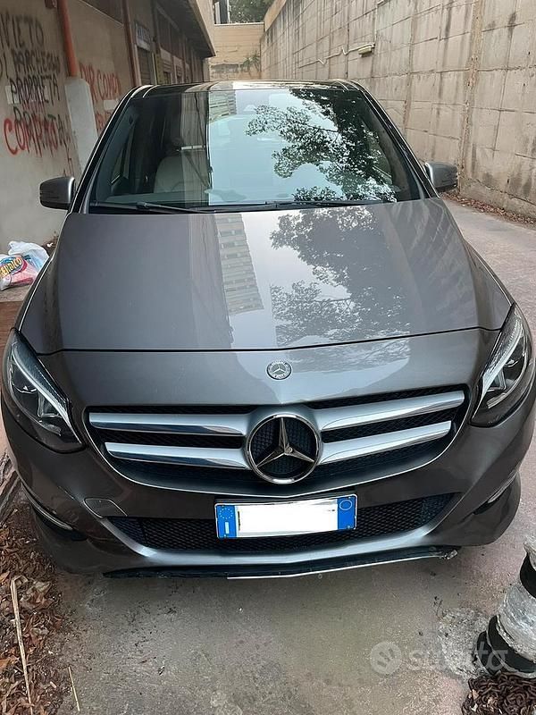 Usata Mercedes B180 Executive 109 CV (80 kW) 2017 Grigio Monovolume