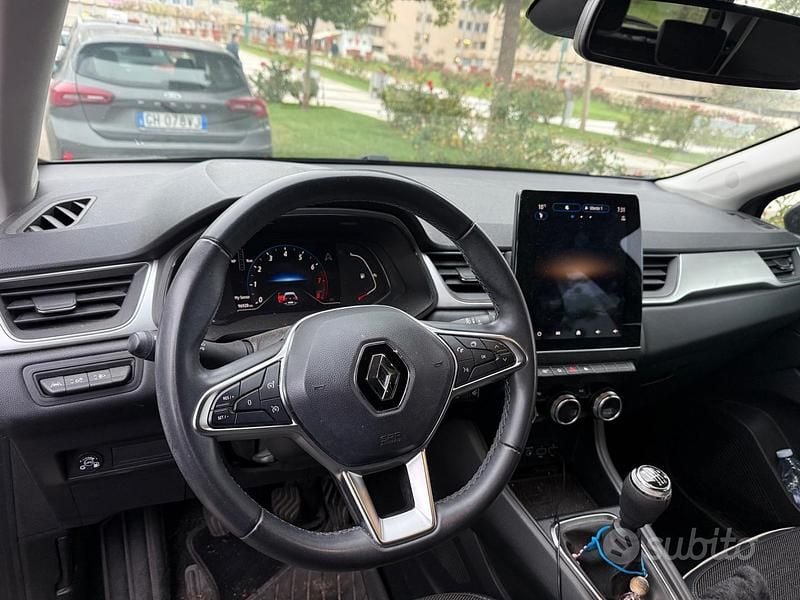 Usata Renault Captur 100 CV (73 kW) 2023 Grigio SUV