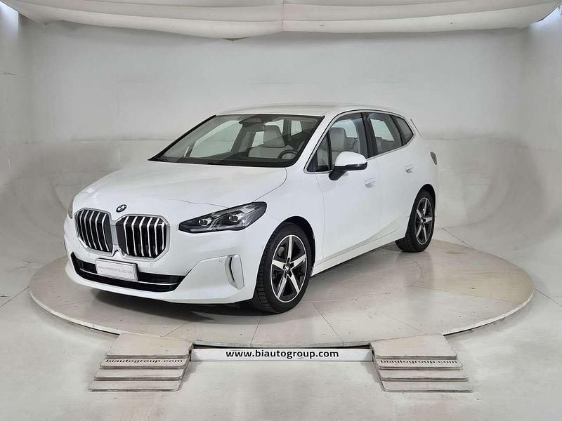 Usata BMW 218 Active Tourer Luxury Line 150 CV (110 kW) 2023 Bianco Monovolume