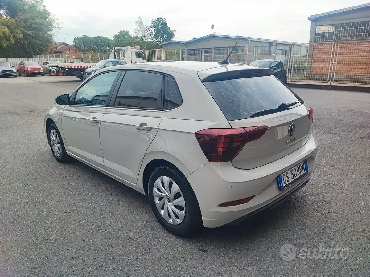Usata VW Polo Life 95 CV (69 kW) 2022 Grigio Utilitaria