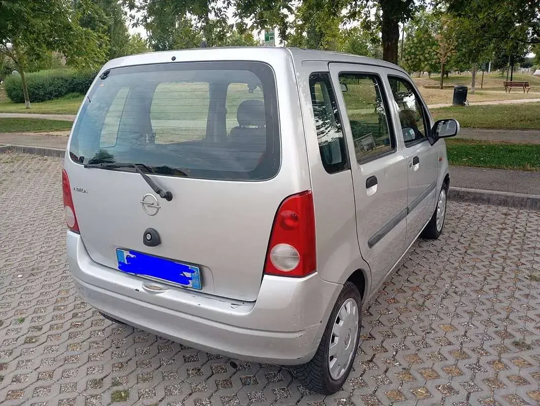 Usata Opel Agila Club 60 CV (44 kW) 2004 Argento Monovolume