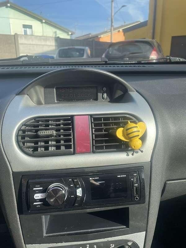 Usata Opel Corsa 80 CV (58 kW) 2005 Grigio Utilitaria