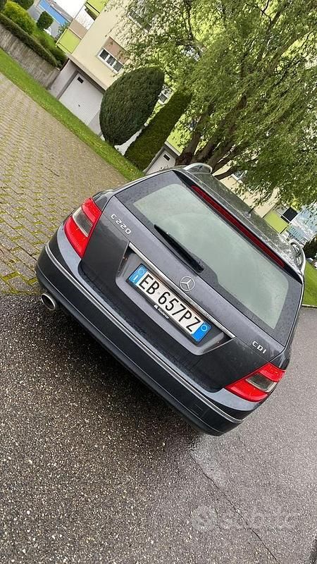 Usata Mercedes C220 170 CV (125 kW) 2009 Nero Station wagon