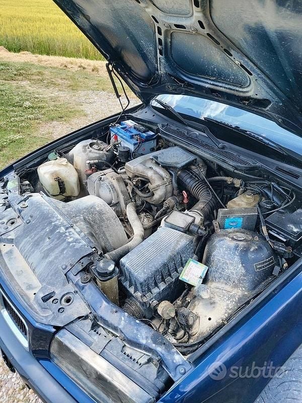 Usata BMW 318 116 CV (85 kW) 1992 Blu Berlina