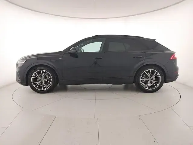 Usata Audi Q8 Sport 231 CV (169 kW) 2020 Nero orca metallizzato SUV