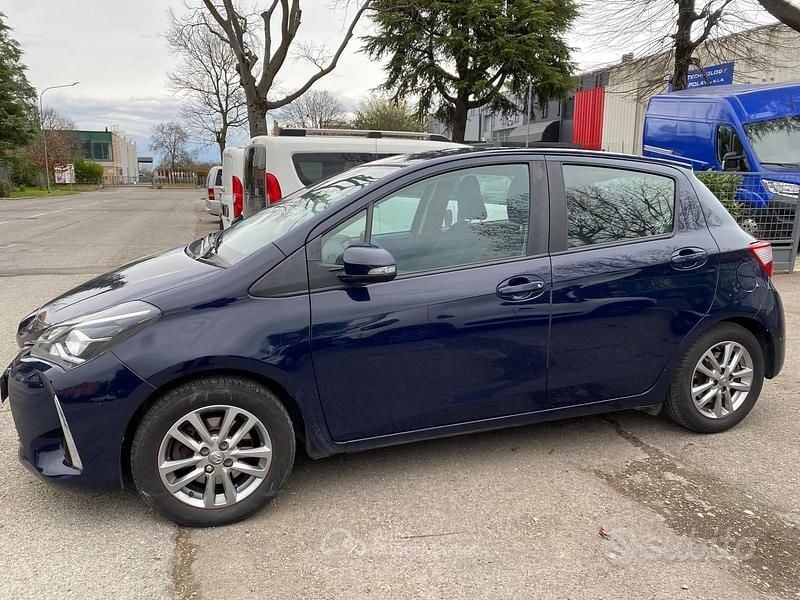 Usata Toyota Yaris Hybrid Active 73 CV (53 kW) 2019 Berlina
