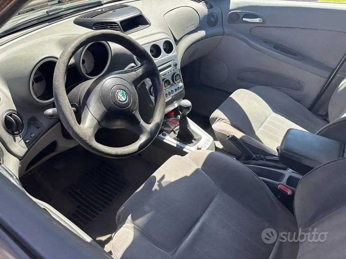 Usata Alfa Romeo 156 116 CV (85 kW) 2004 Grigio Berlina