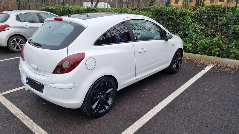 Usata Opel Corsa S 86 CV (63 kW) 2011 Utilitaria