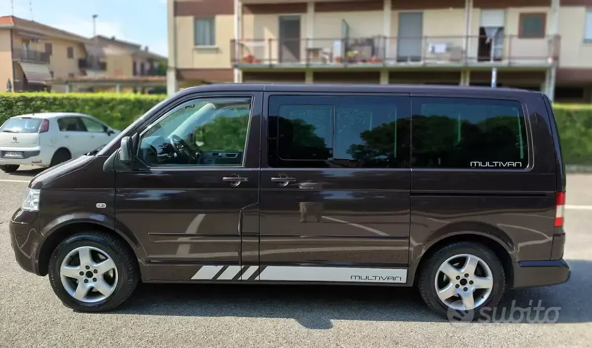 Usata VW Multivan 131 CV (96 kW) 2008 Marrone Monovolume