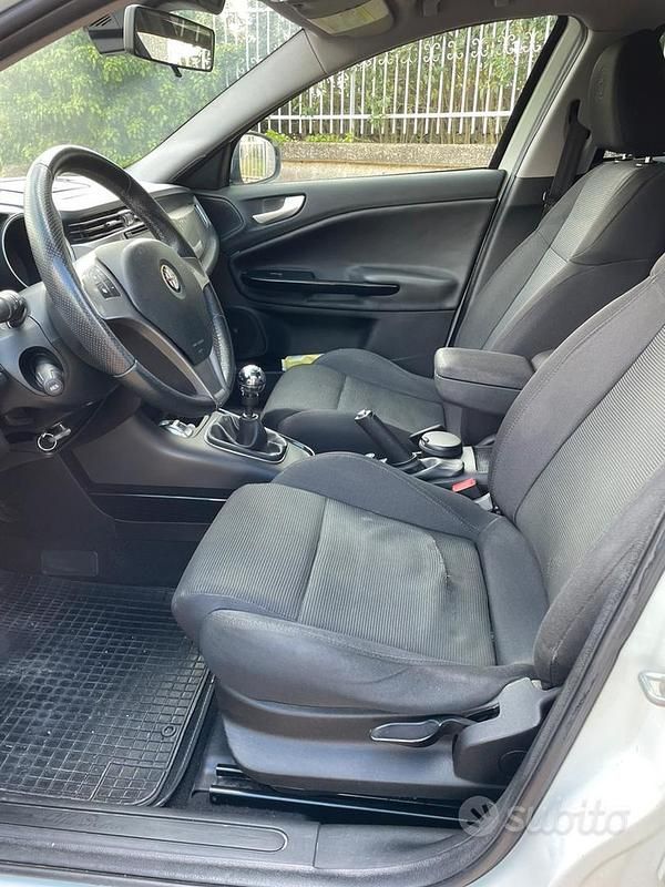 Gebraucht Alfa Romeo Giulietta 109 PS (80 kW) 2013 Weiß Limousine