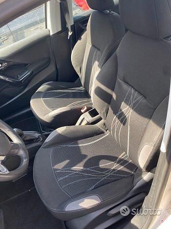 Usata Peugeot 208 82 CV (60 kW) 2014 Bianco Utilitaria