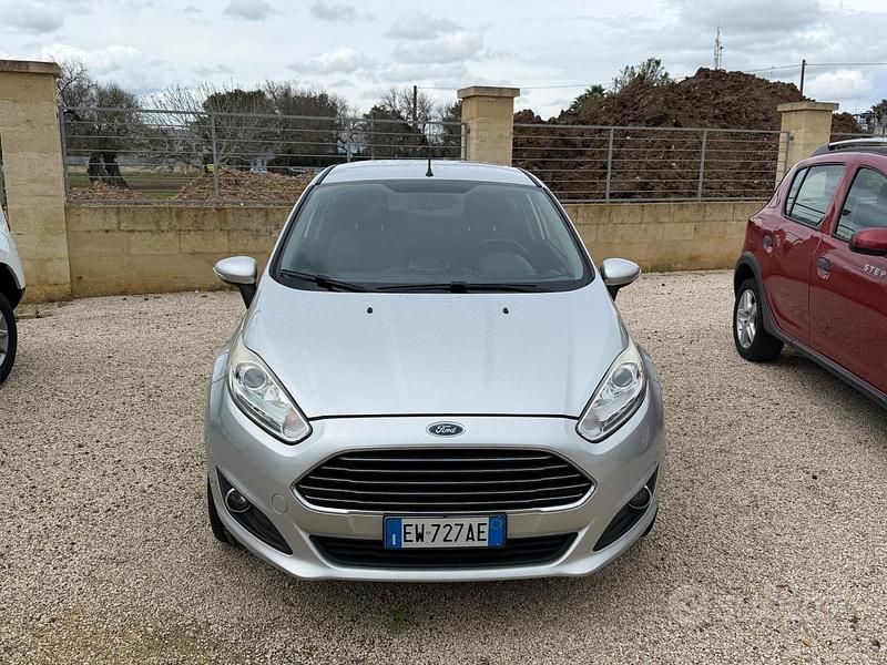 Second-hand Ford Fiesta Titanium 75 CP (55 kW) 2014 Gri Hatchback