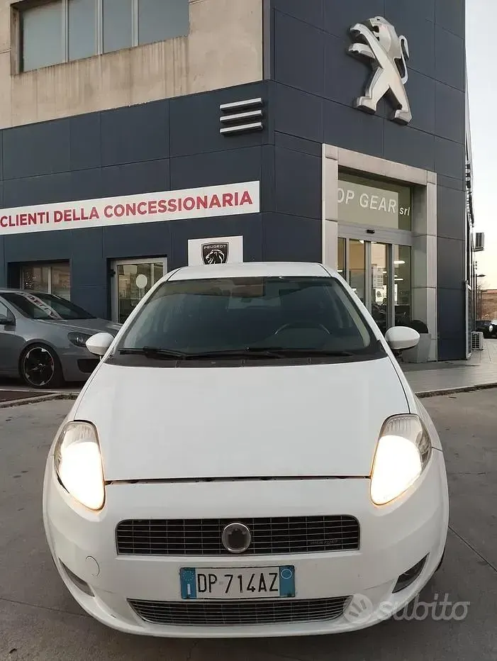 Usata Fiat Grande Punto 75 CV (55 kW) 2008 Bianco Utilitaria