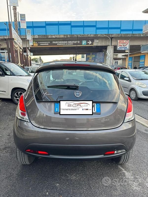 Usata Lancia Ypsilon 85 CV (62 kW) 2014 Grigio Utilitaria